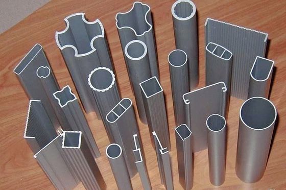 L505 Điện động cơ 3KW Máy cắt cưa nhôm cho góc cửa sổ