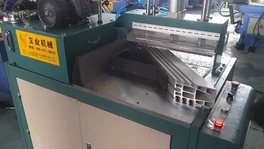 L505 Điện động cơ 3KW Máy cắt cưa nhôm cho góc cửa sổ
